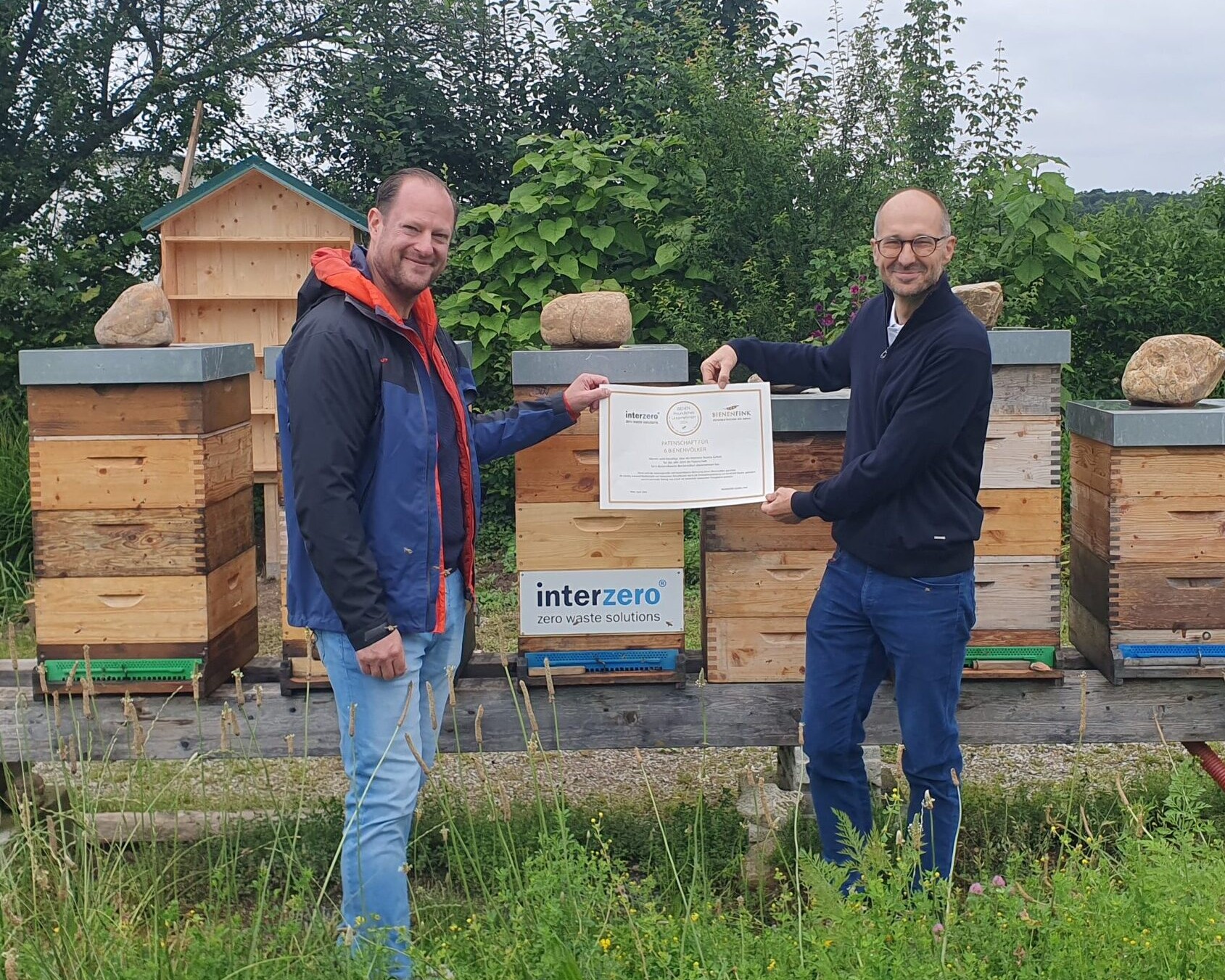 Urkundenübergabe: Interzero als Bienenfreundliches Unternehmen 2024