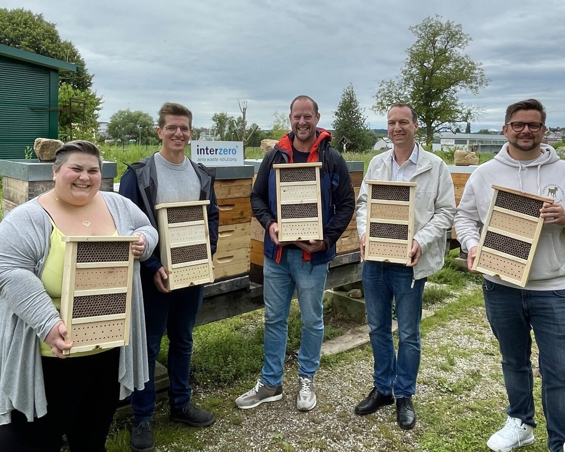 Bienengastgeber bei Interzero durch Bienenhotels